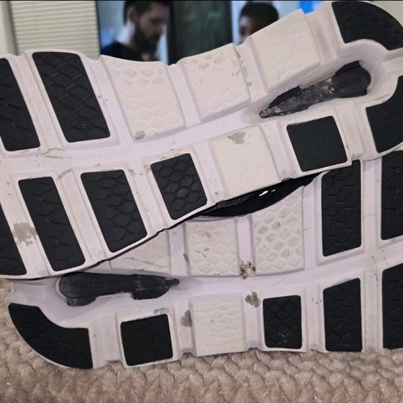 On Running Men's Gray and Black Cloud Sneakers - Picture 4 of 15